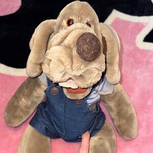 Heritage Wrinkles Stuffed Hound Puppet Ganzbros